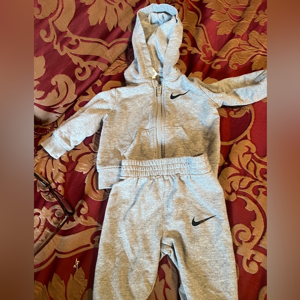 Baby boys Nike sweat suit. Gently work EXCELLENT condition